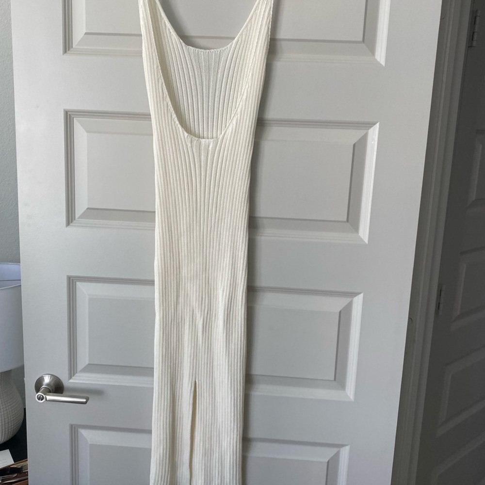GWYNETH SLEEVELESS MIDI DRESS
S - Never worn!